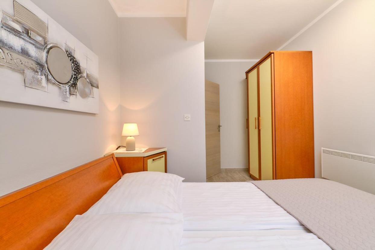 Apartments Enna มาลีโลชินจ์ ภายนอก รูปภาพ