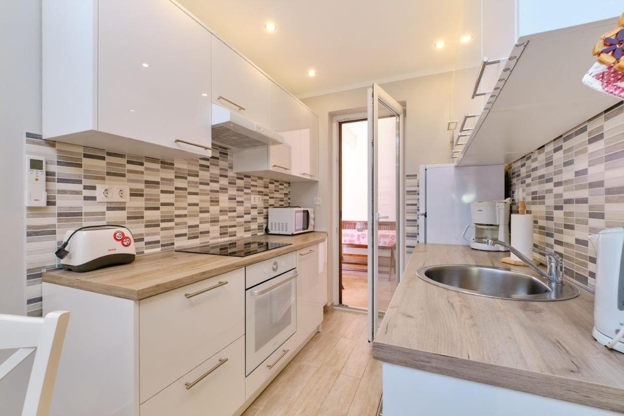 Apartments Enna มาลีโลชินจ์ ภายนอก รูปภาพ