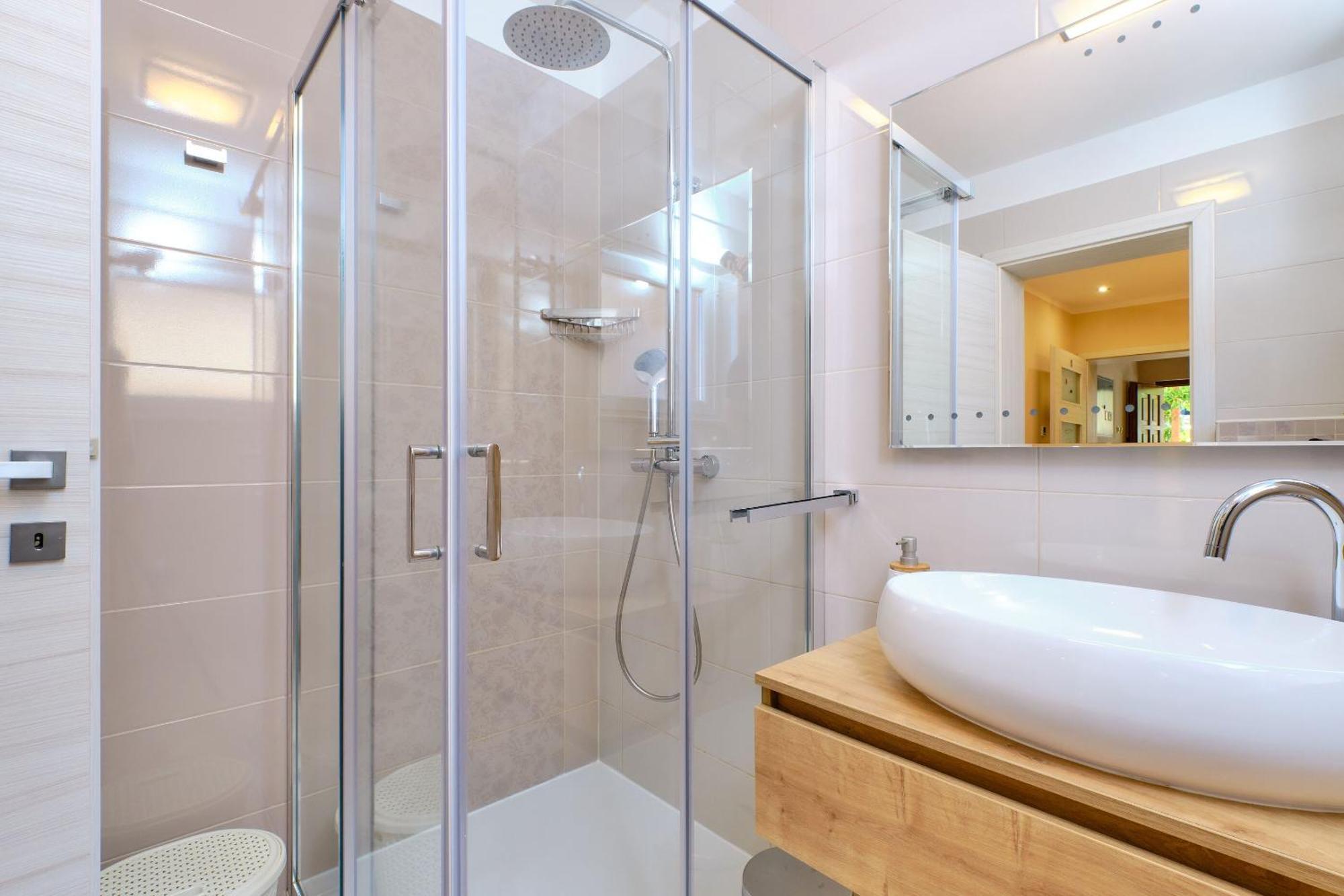 Apartments Enna มาลีโลชินจ์ ภายนอก รูปภาพ